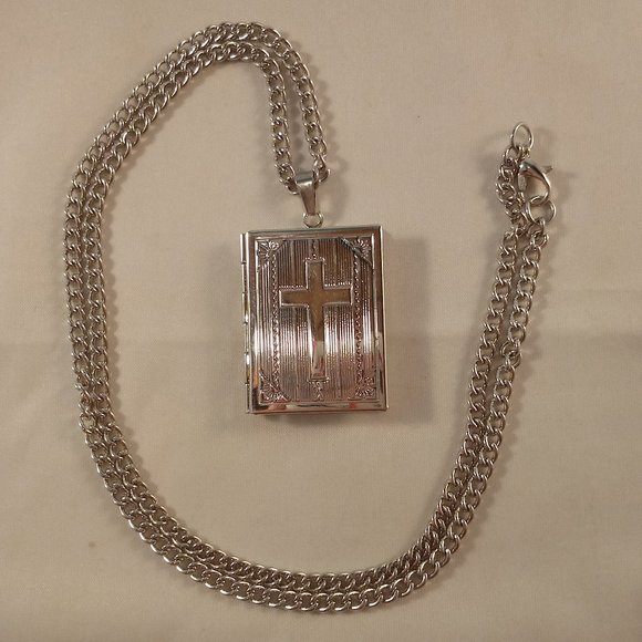 Mens 18K White Gold Plated Cross Pendant Curb Chain Necklace 24" - Picture 6 of 6